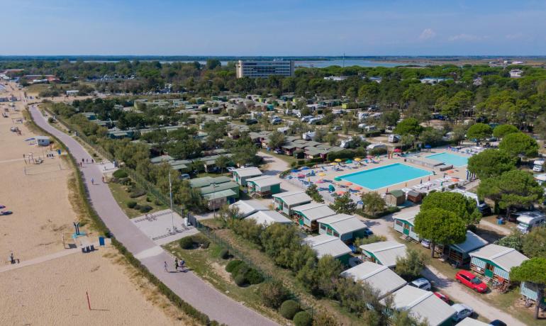 campinglido en weekend-in-may-in-a-mobile-home-in-bibione-on-a-campsite-with-pool 016