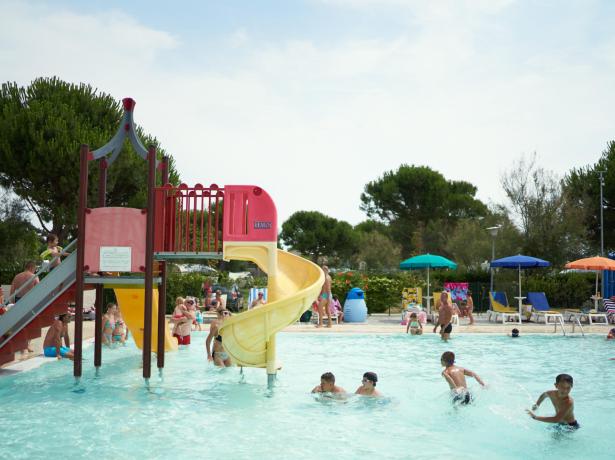 campinglido en holiday-on-pitch-in-bibione-at-seaside-camping-village 022