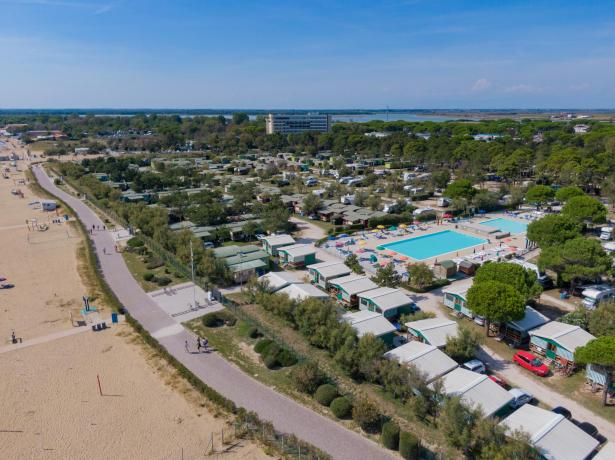 campinglido en weekend-in-may-in-a-mobile-home-in-bibione-on-a-campsite-with-pool 021