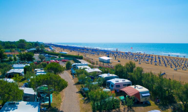 campinglido da ferie-i-juli-i-bibione-pineda-i-mobilhjem-i-ferielandsby-ved-havet 019