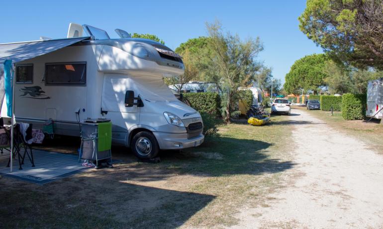 campinglido da ferier-paa-standplads-i-fyrreskoven-ved-havet-i-bibione 015