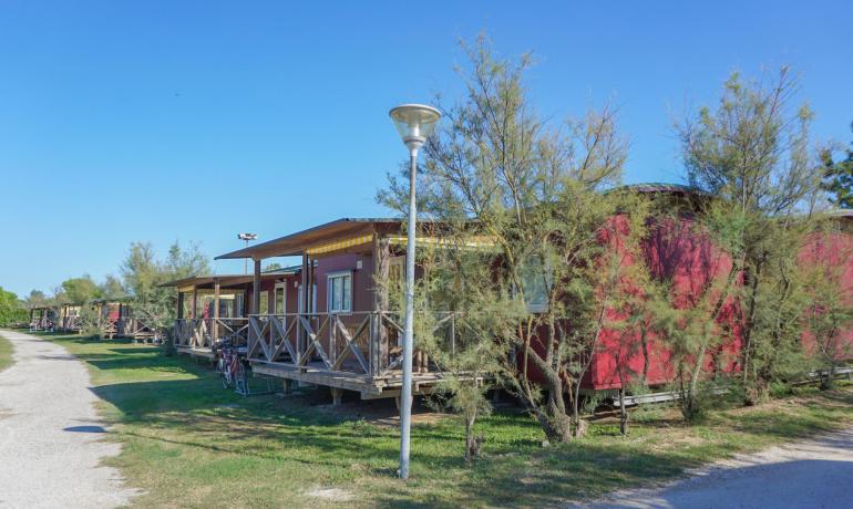 campinglido da majferier-paa-mobilehome-i-bibione-paa-campingplads-med-swimmingpool 015